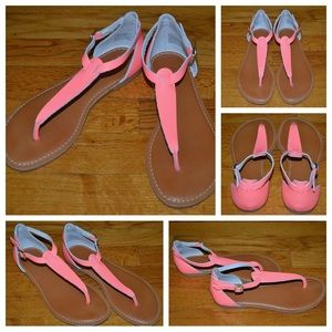 Women’s GAP t-strap sandal, size 6
